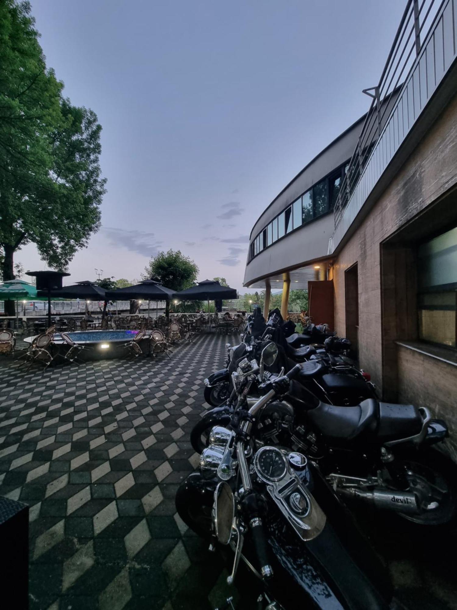 Hotel Paviljon Бихач Экстерьер фото