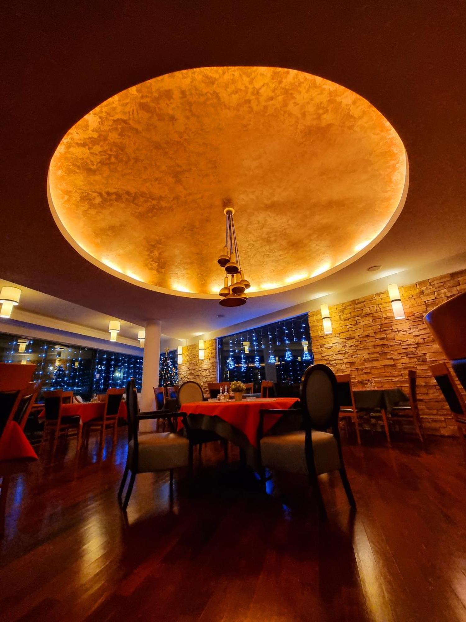 Hotel Paviljon Бихач Экстерьер фото