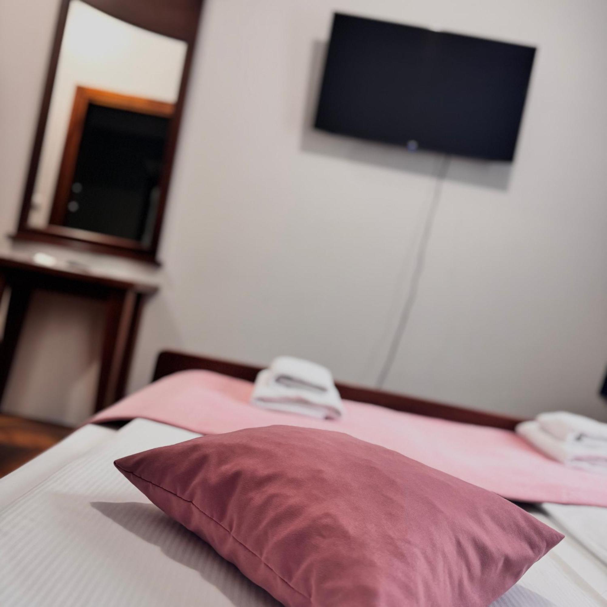 Hotel Paviljon Бихач Экстерьер фото