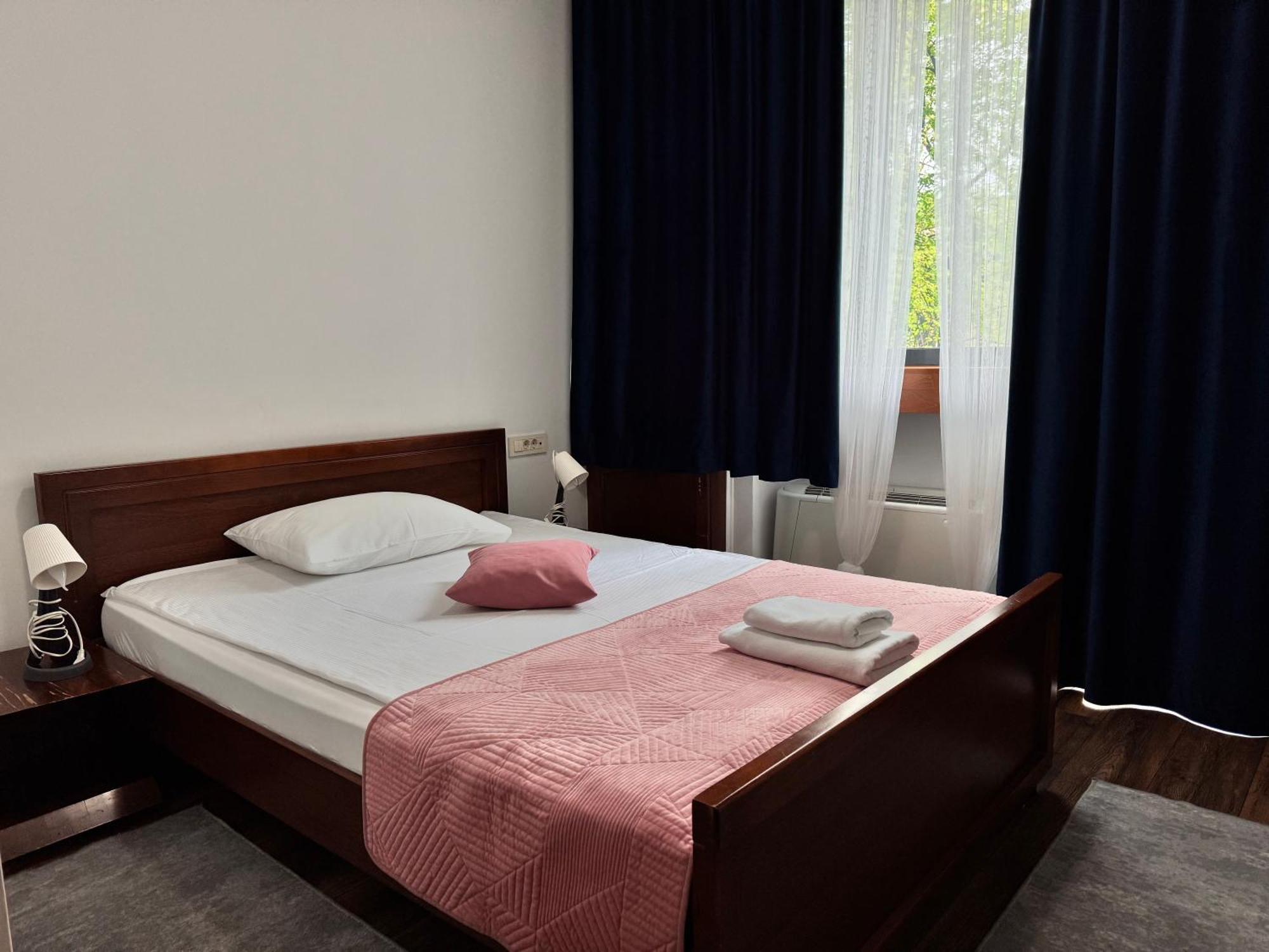 Hotel Paviljon Бихач Экстерьер фото