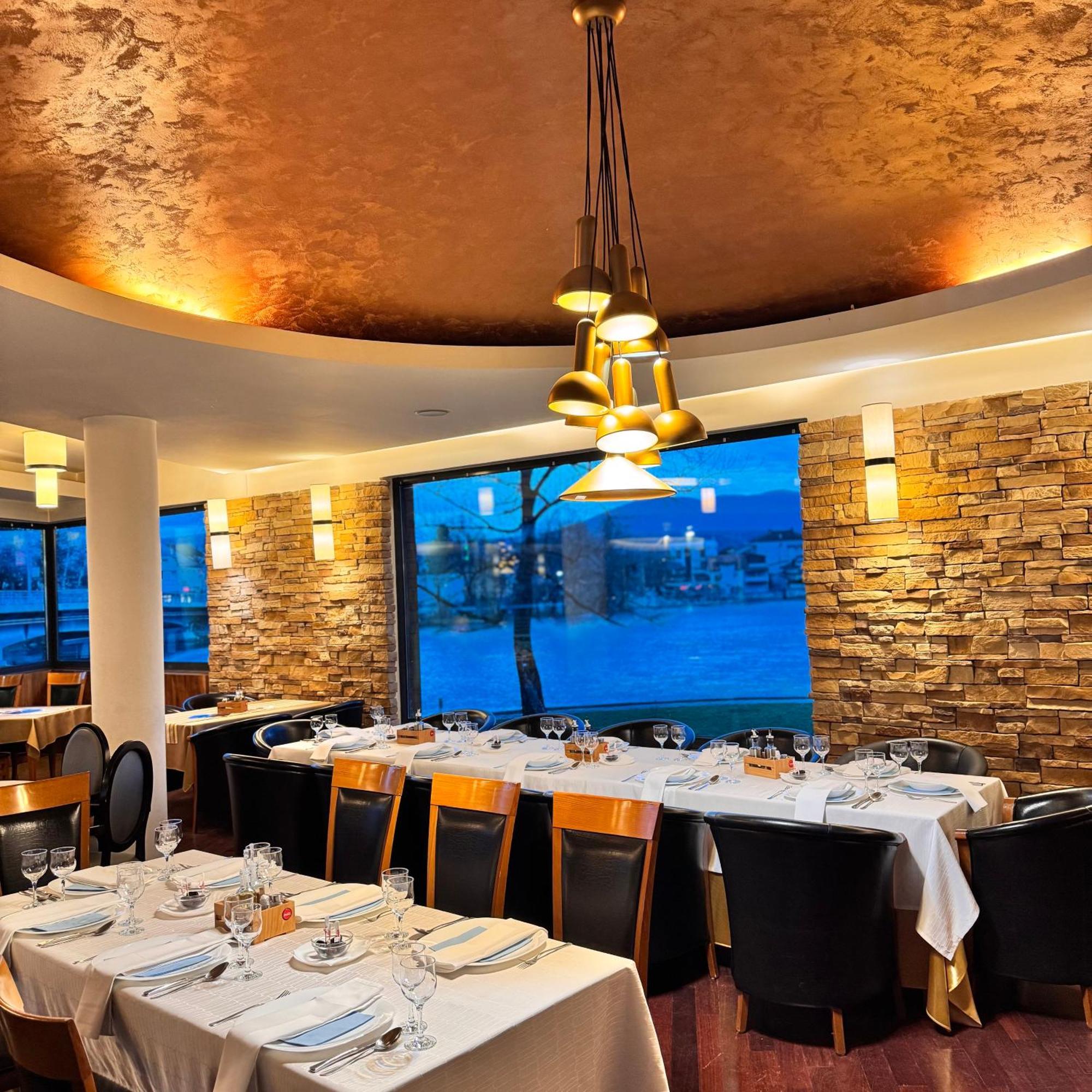 Hotel Paviljon Бихач Экстерьер фото
