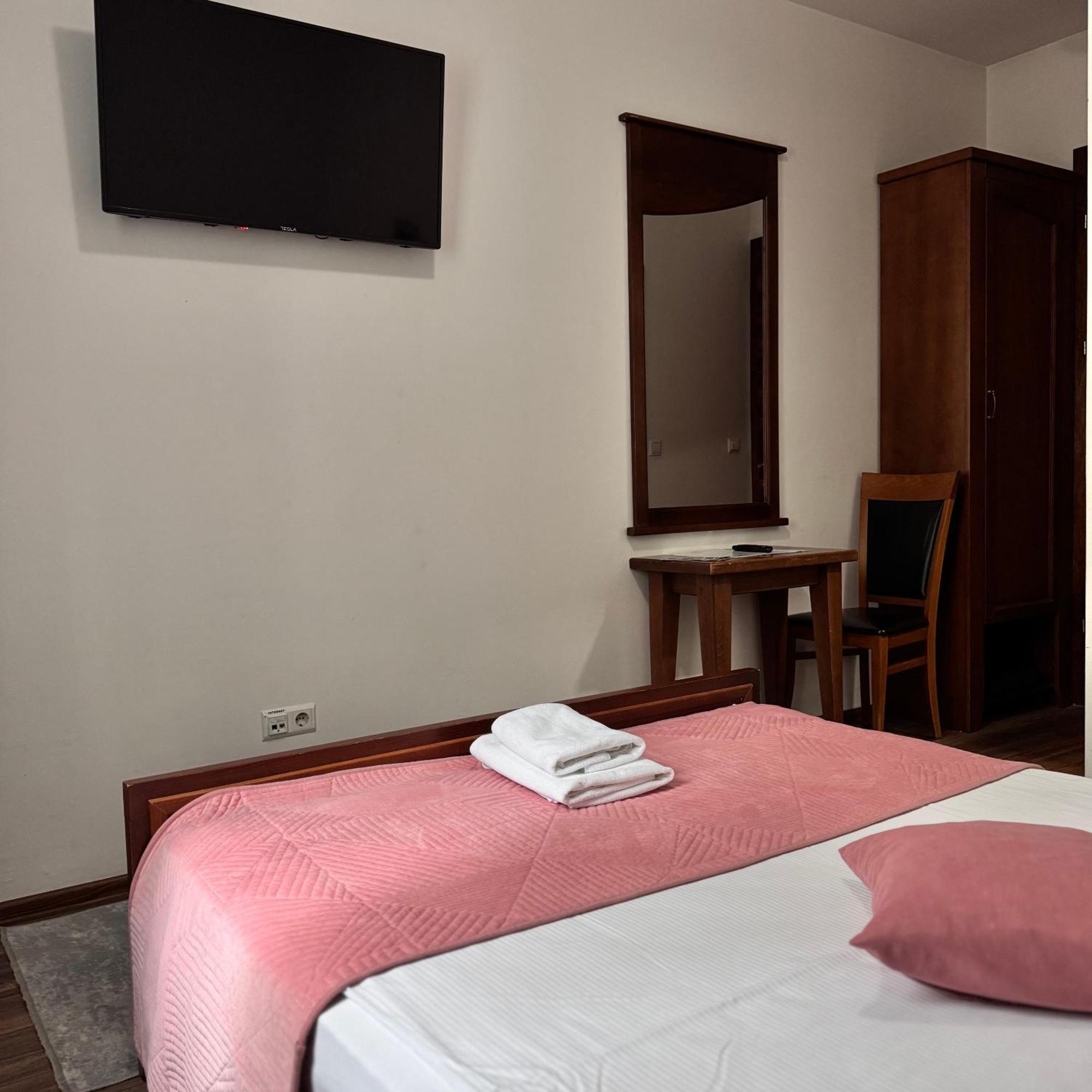 Hotel Paviljon Бихач Экстерьер фото
