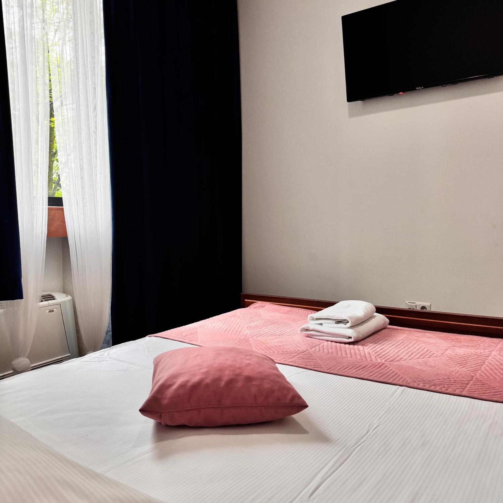 Hotel Paviljon Бихач Экстерьер фото