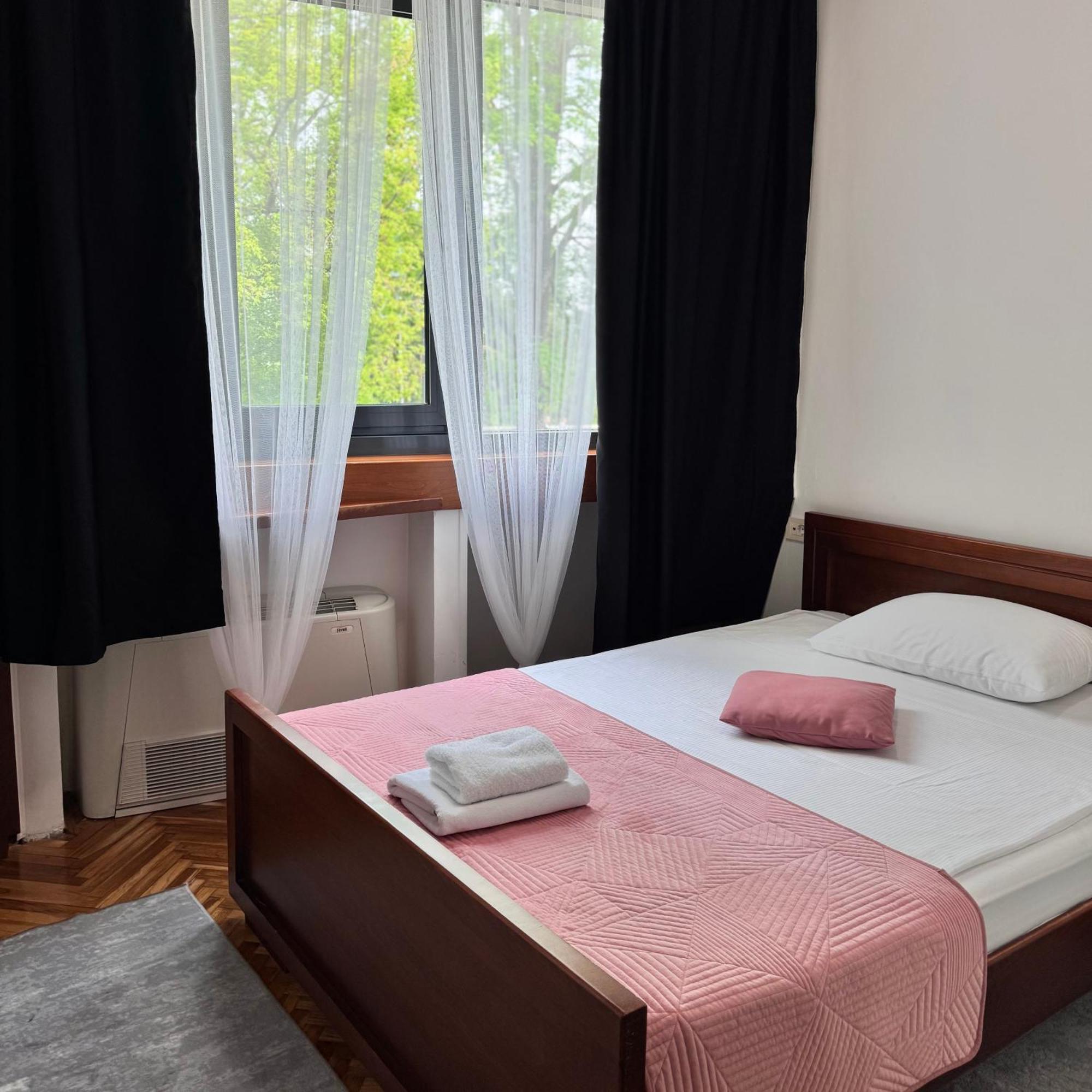 Hotel Paviljon Бихач Экстерьер фото