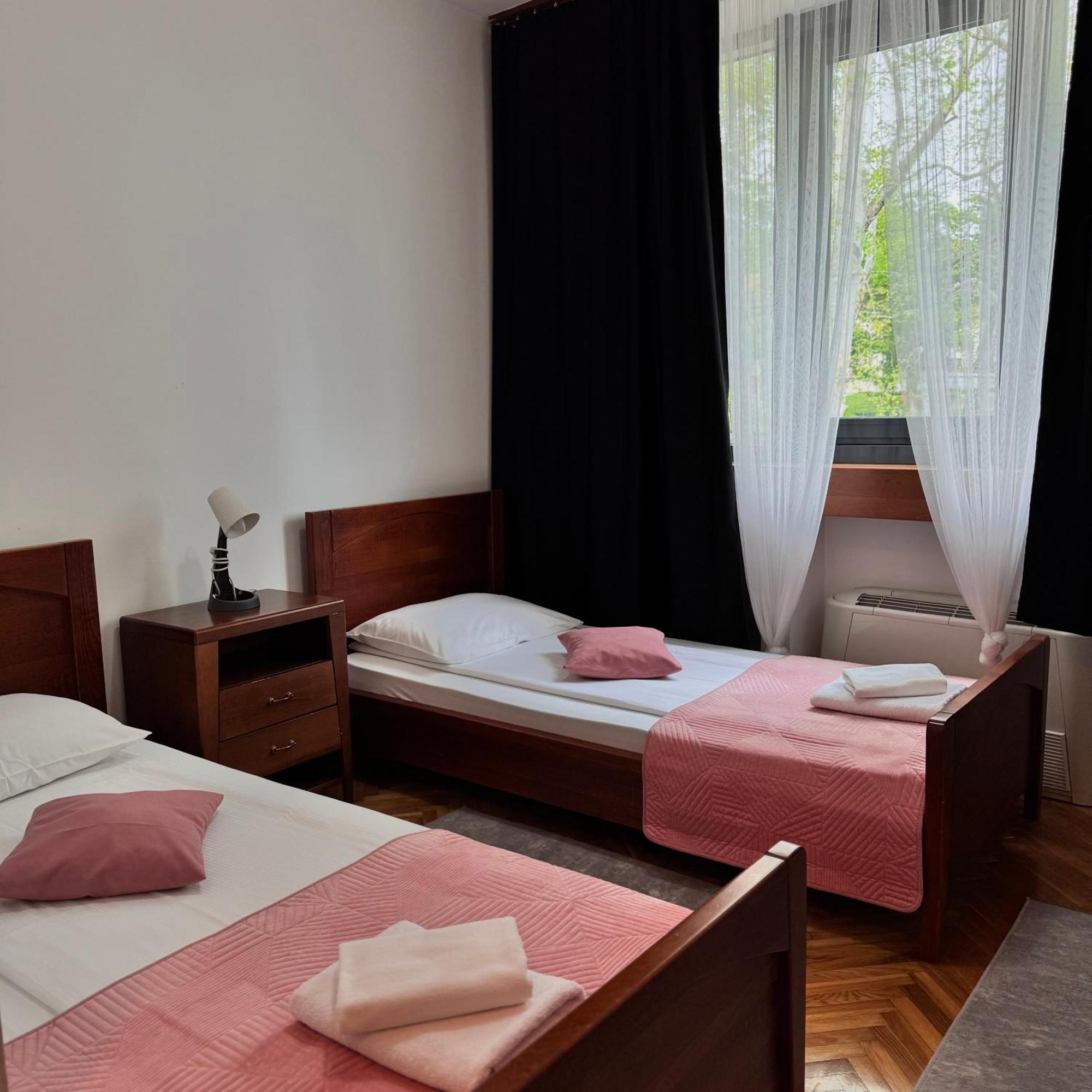 Hotel Paviljon Бихач Экстерьер фото