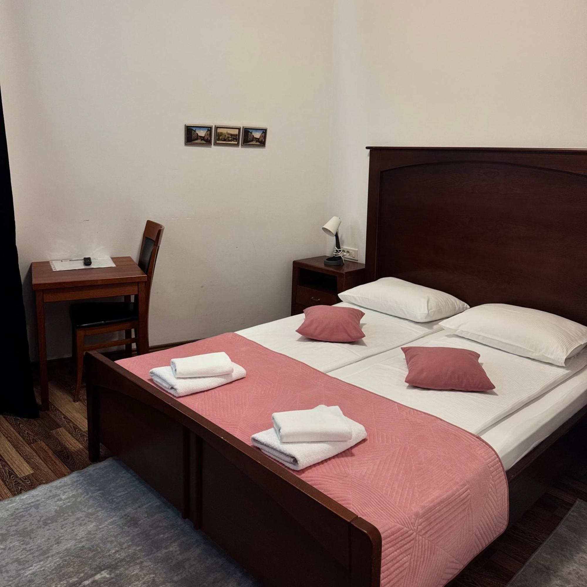 Hotel Paviljon Бихач Экстерьер фото