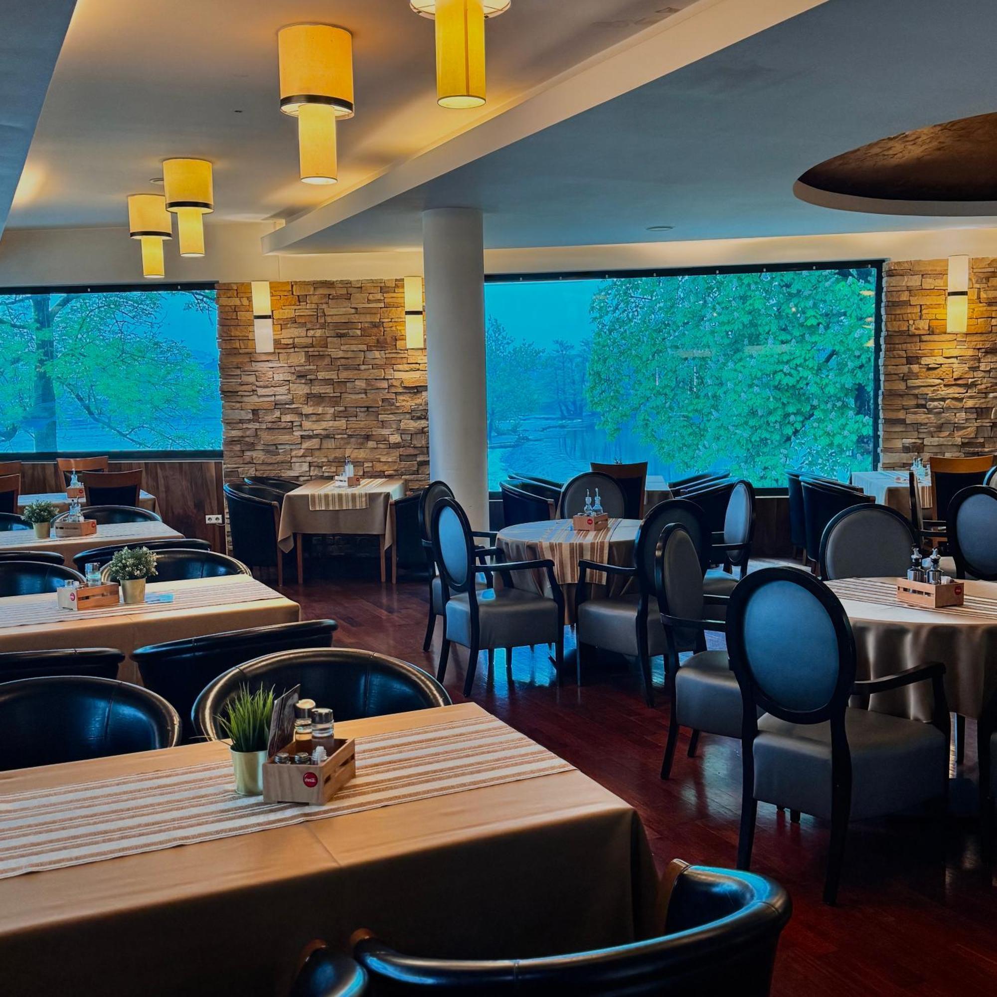 Hotel Paviljon Бихач Экстерьер фото