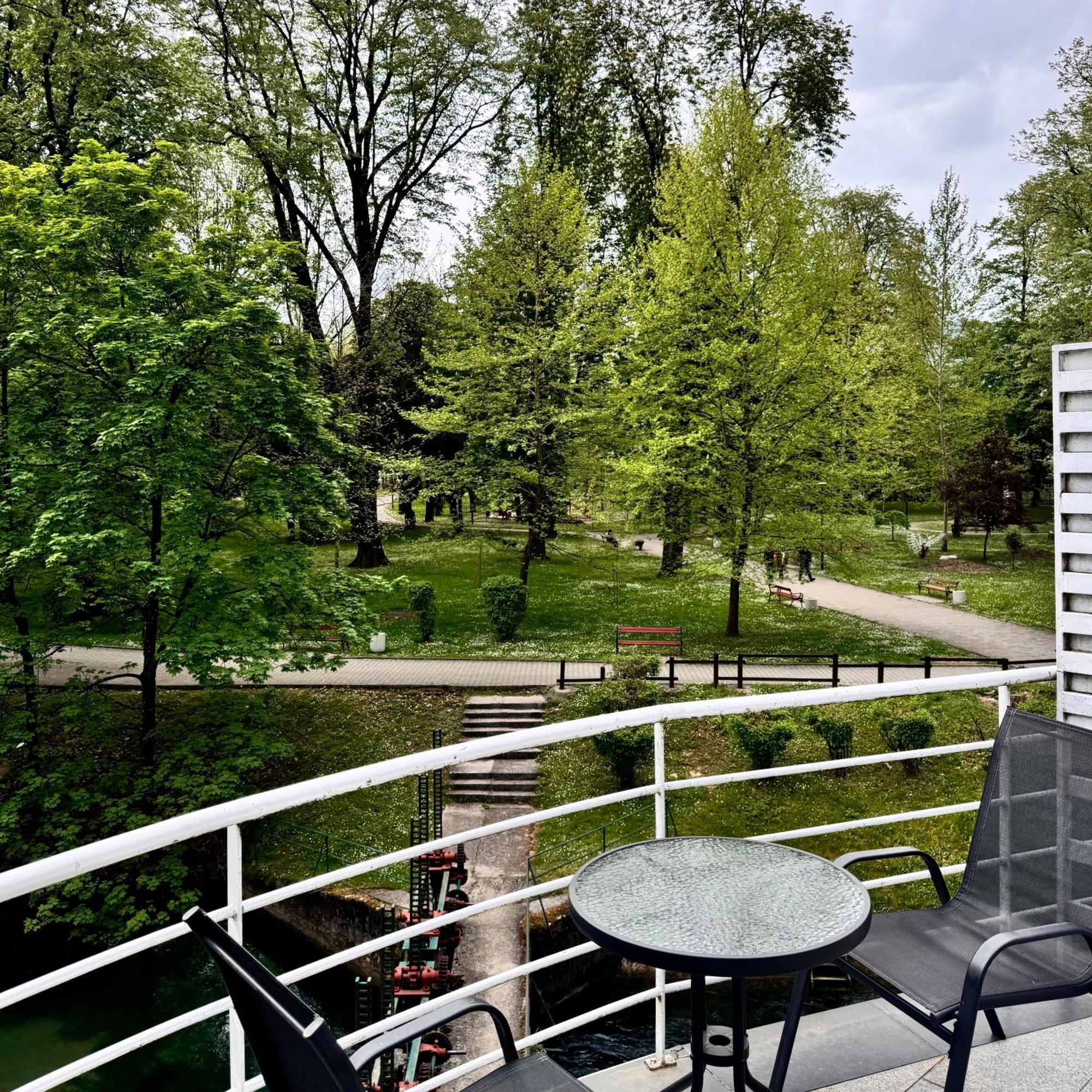 Hotel Paviljon Бихач Экстерьер фото