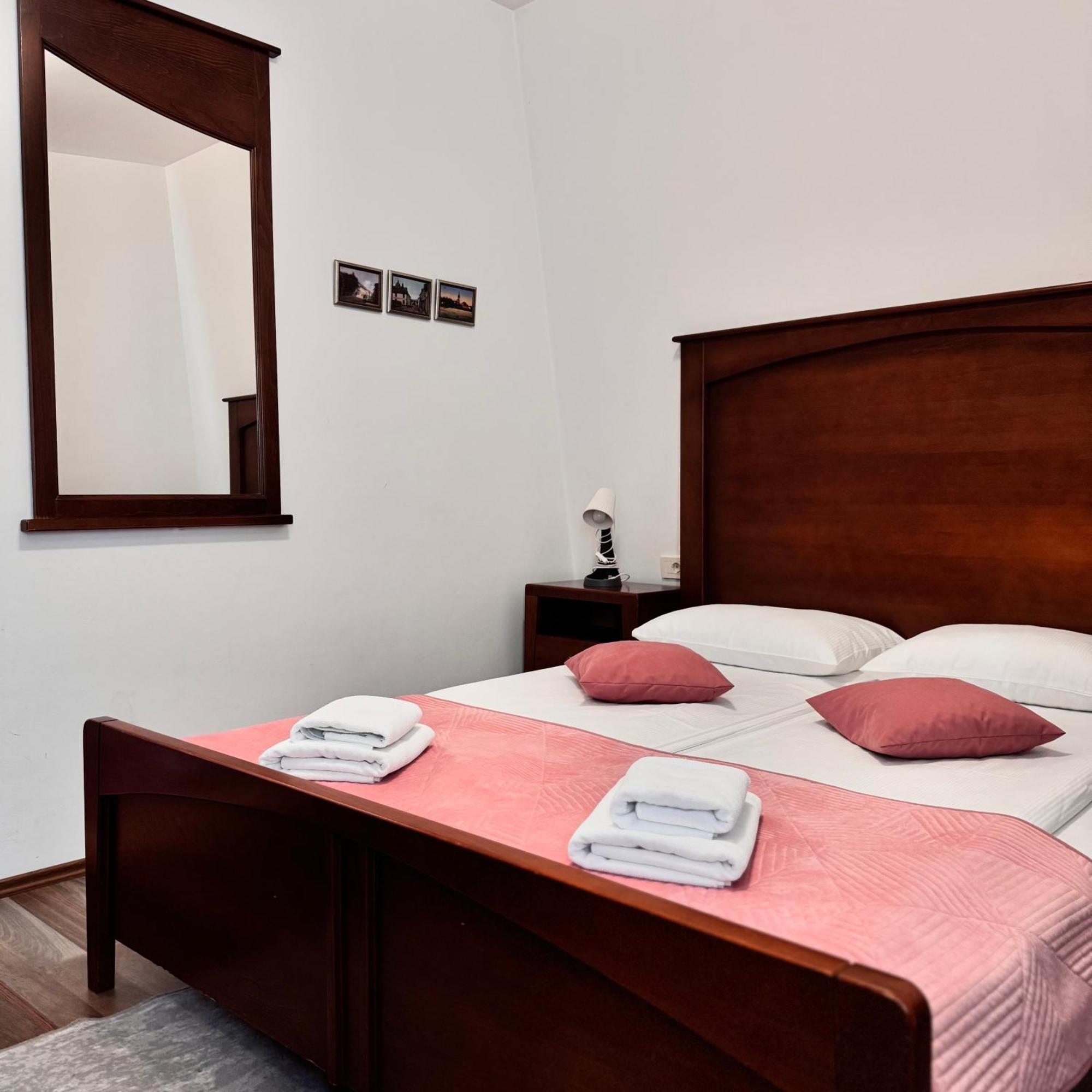 Hotel Paviljon Бихач Экстерьер фото