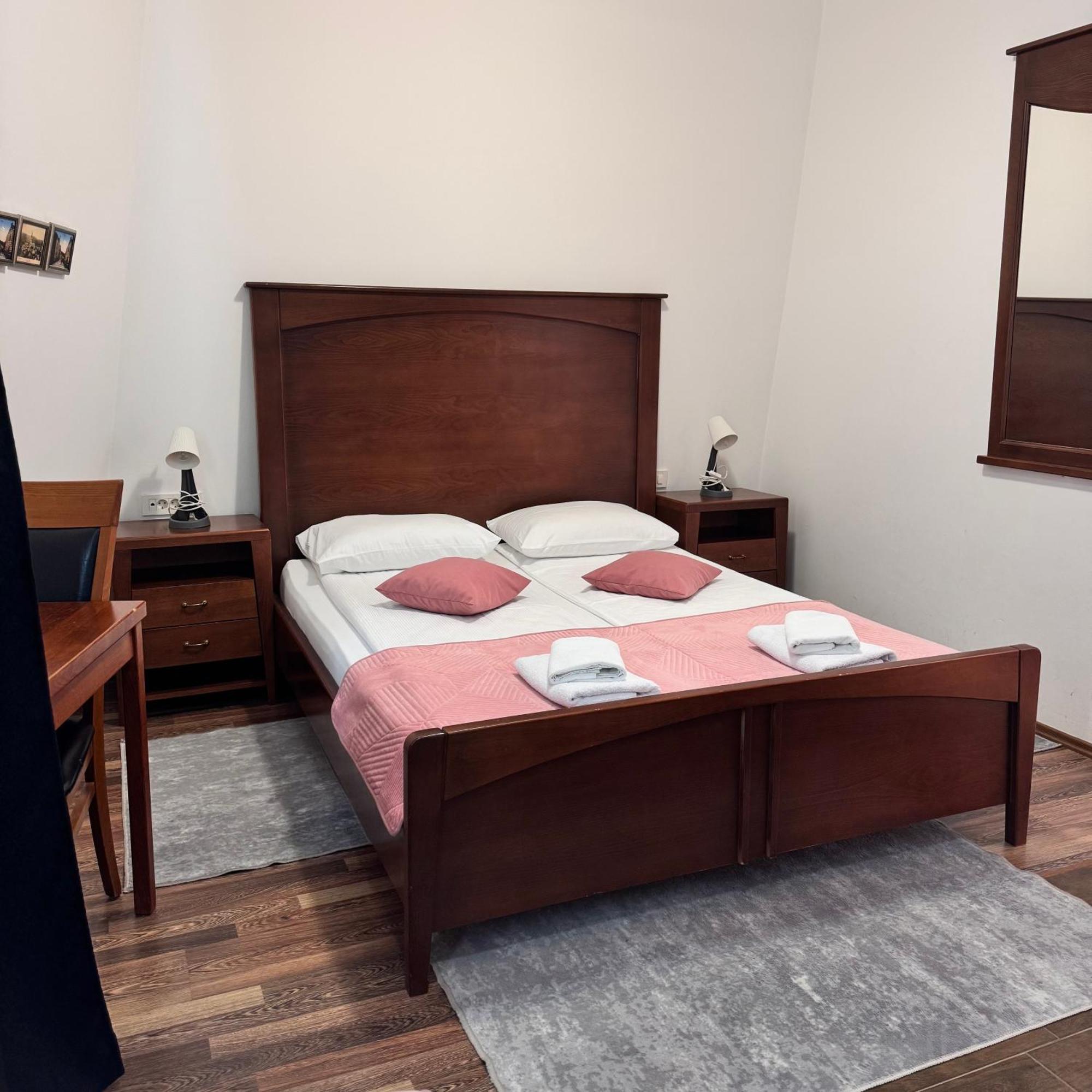 Hotel Paviljon Бихач Экстерьер фото