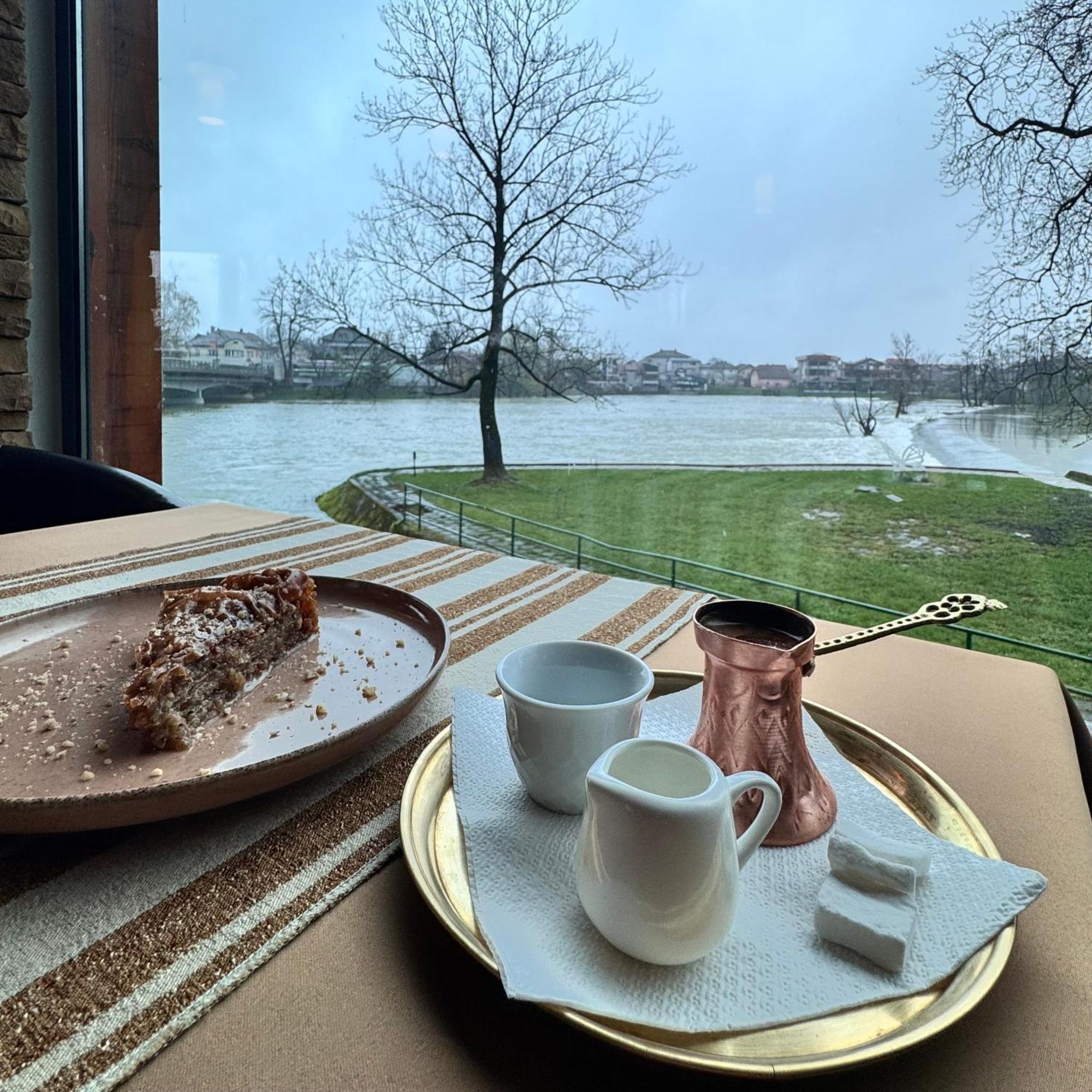 Hotel Paviljon Бихач Экстерьер фото